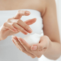 Cleansing Foam – Reinigungsschaum in der Handfläche